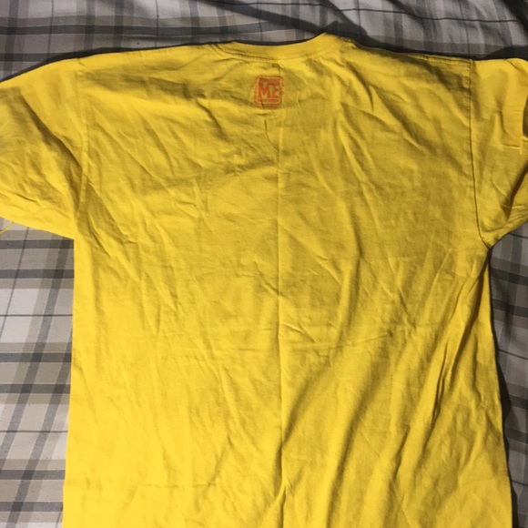 *NEW* Universal Studios Minion Tshirt size L - Picture 3 of 3